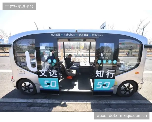 2026年后，边缘计算将全面下沉至场馆末梢，以应对自动驾驶接驳带来的瞬时客流冲击